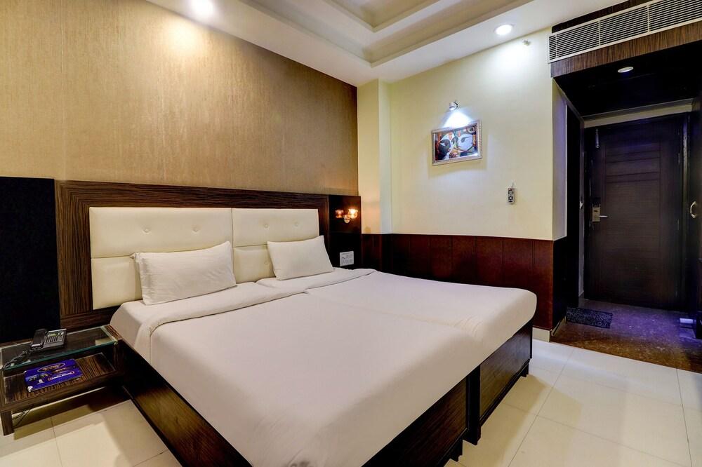 Fabhotel Club Junction