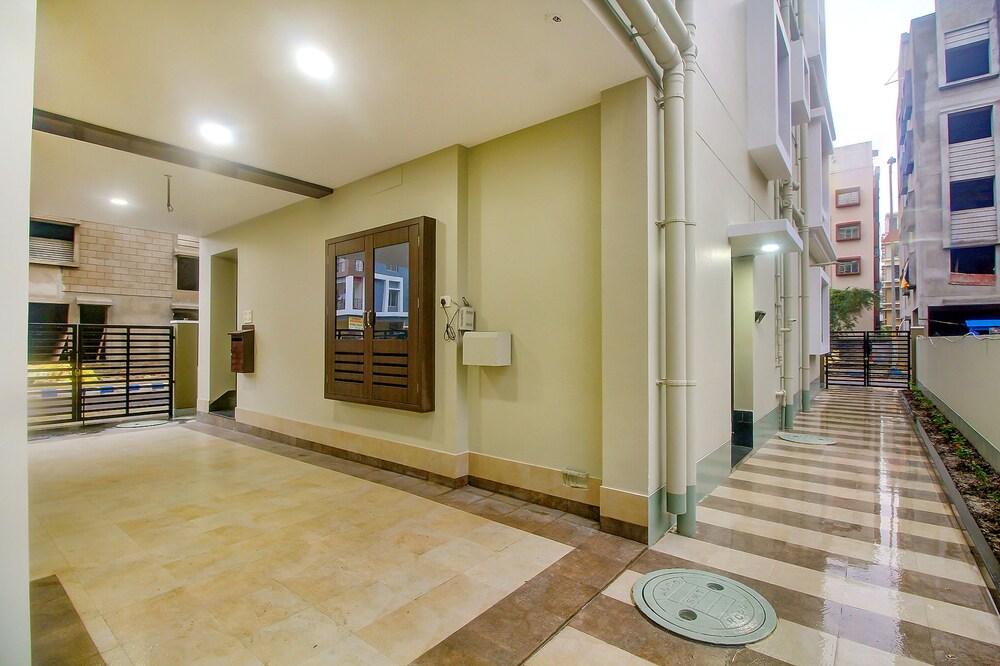 Fabhotel Four Seasons