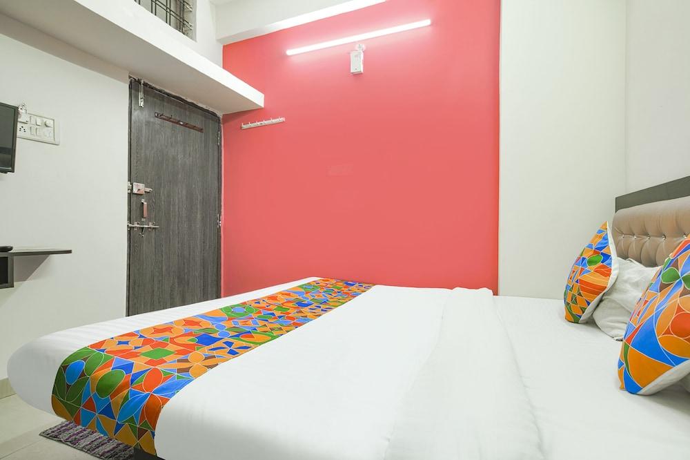 Fabexpress Royal Palace Inn