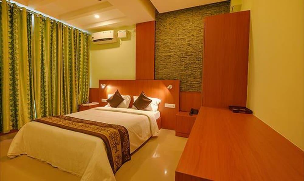 Fabhotel The Btm Palace