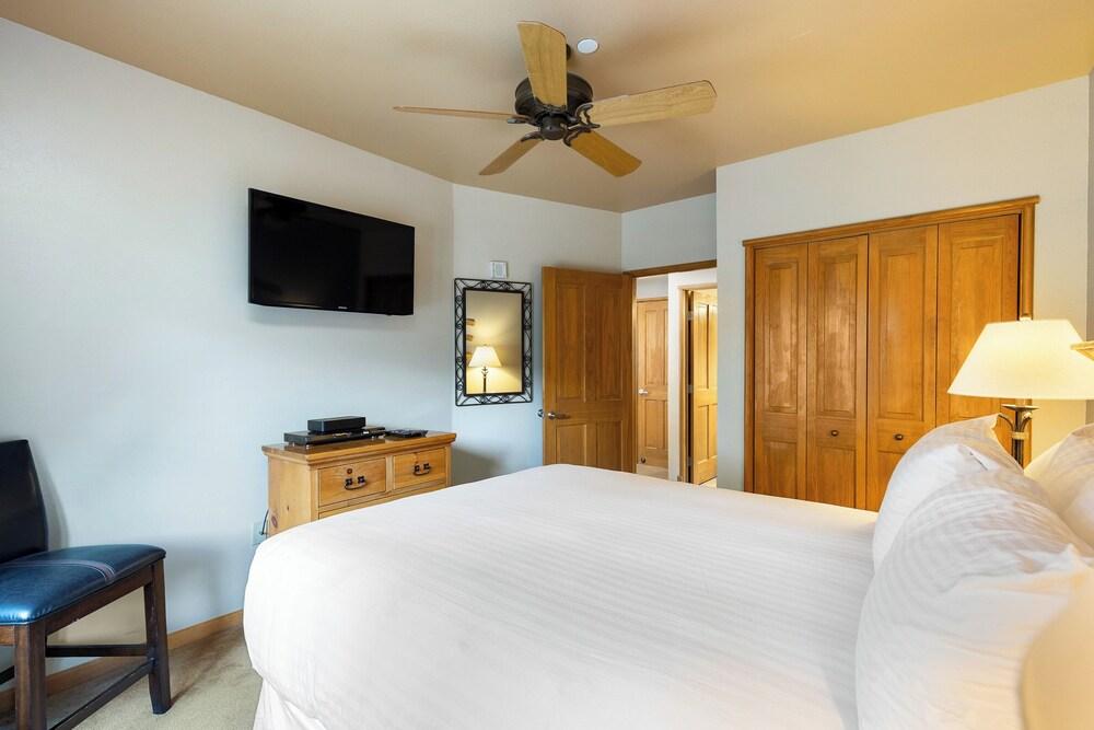 Black Bear #8038 by Summit County Mountain Retreats