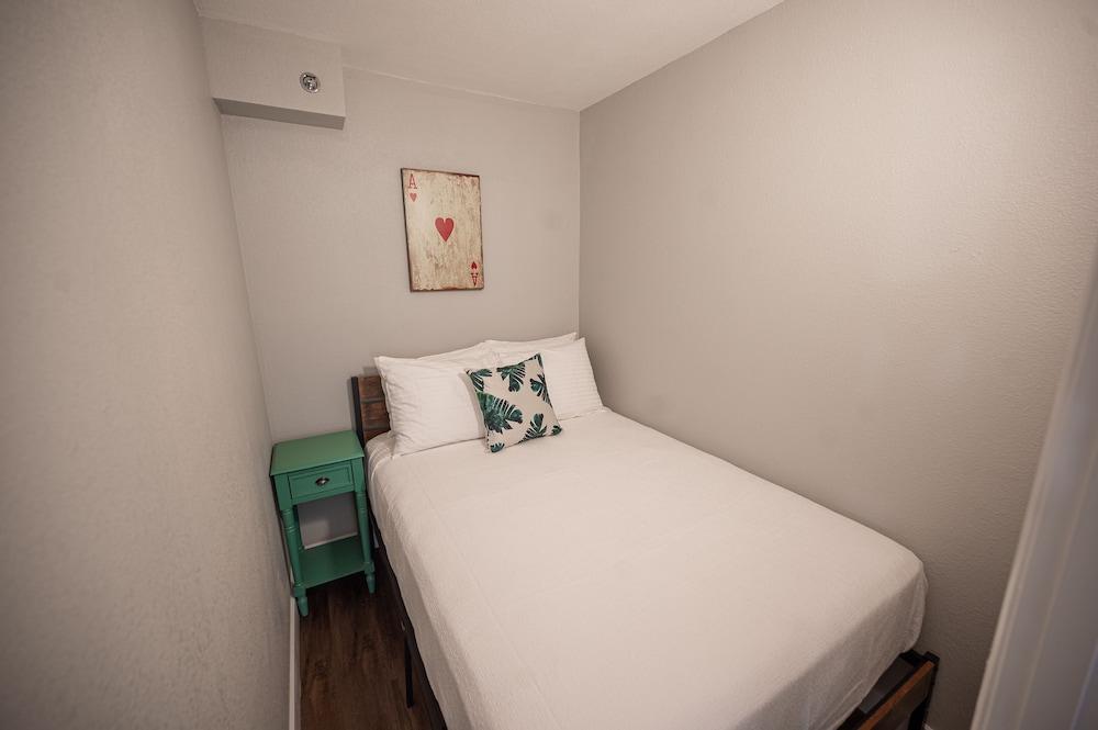 Stay Together on The Strip - 3 Bed Condo