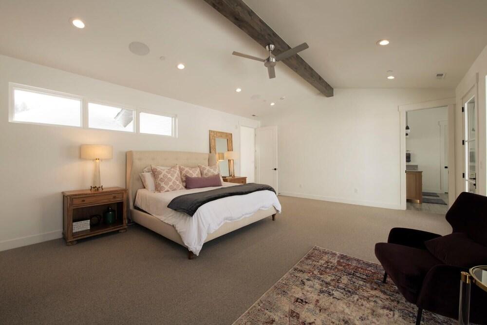 Luxury at Woodward by Lespri Management