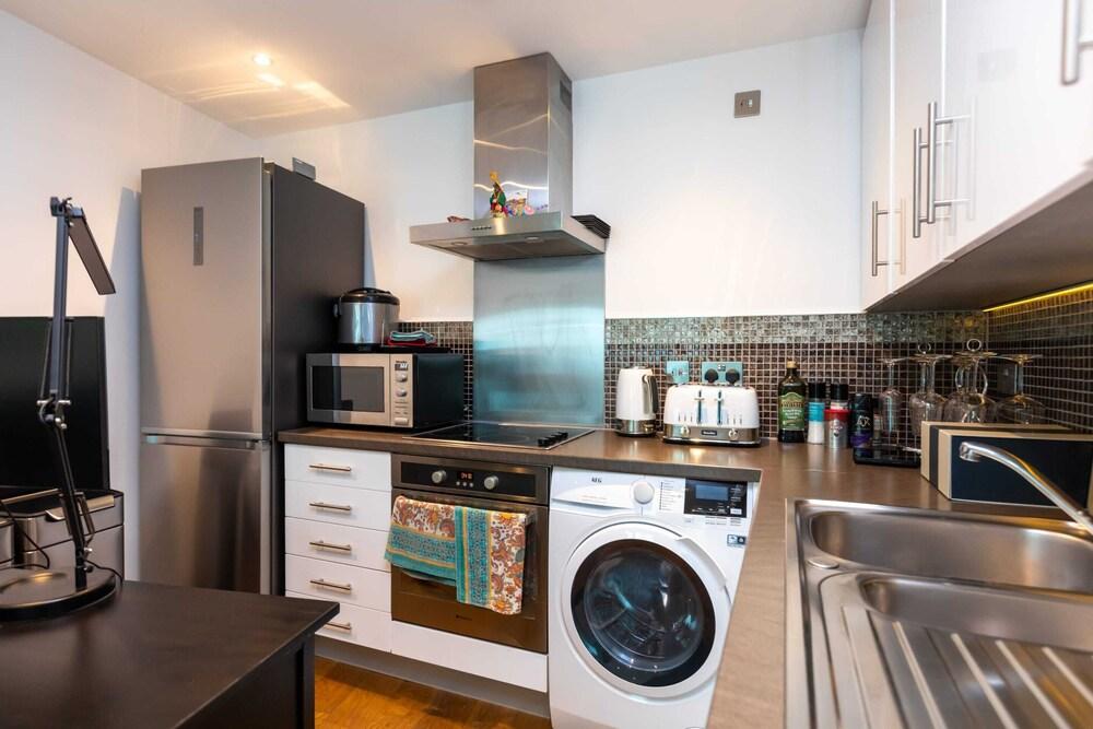 Stylish 1BD High Rise Flat - Vauxhall