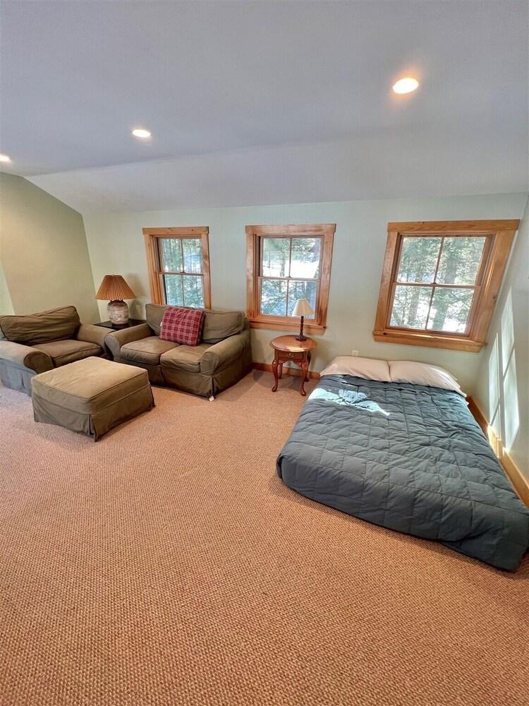 Jojo's Getaway Limit 12 5 Bedroom Villa by Redawning