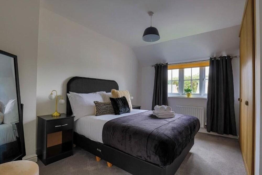 Meadow House by Tŷ SA