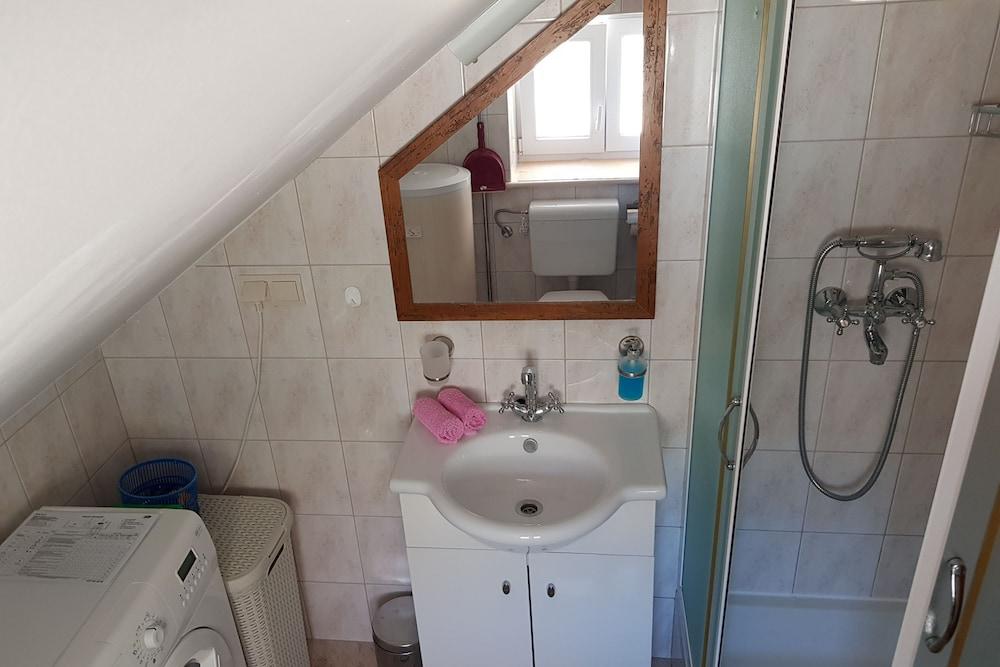 Seaview Apartment With Large Terrace Bol