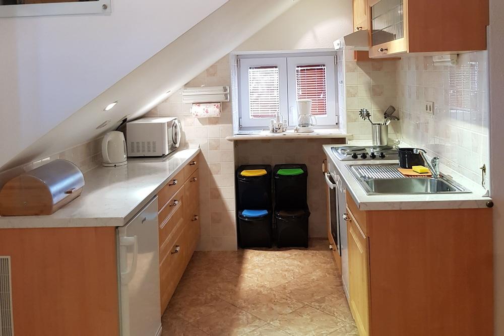 Seaview Apartment With Large Terrace Bol