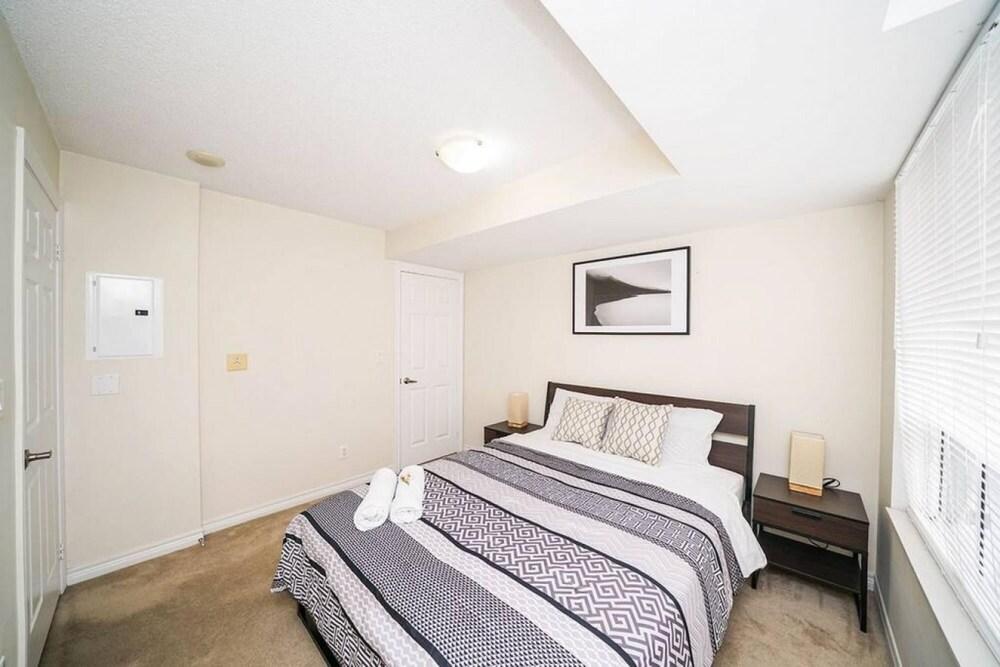 Spacious 1 Bedroom Plus Den Near Square One Mall