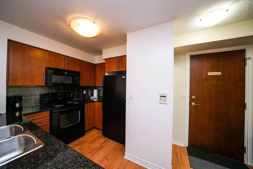 Spacious 1 Bedroom Plus Den Near Square One Mall