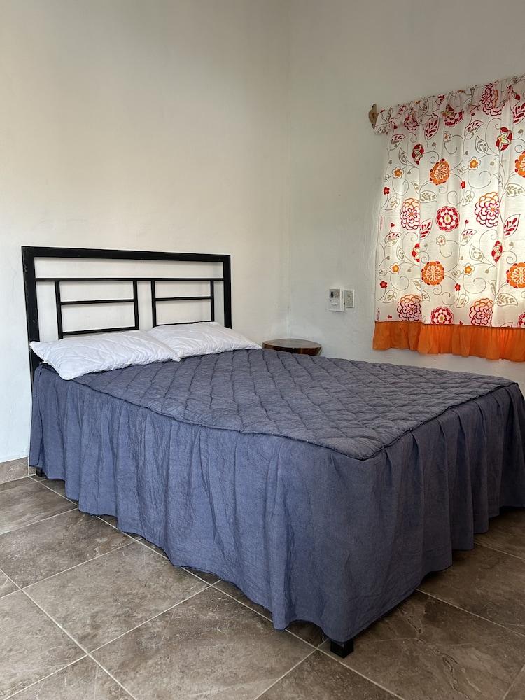 Casa Nayechee Hospedaje & Dive Center