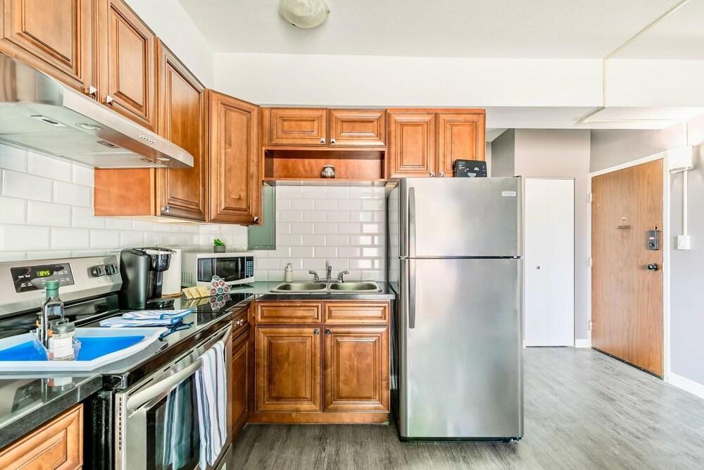 1BR Apartment King Bed - Prime Location