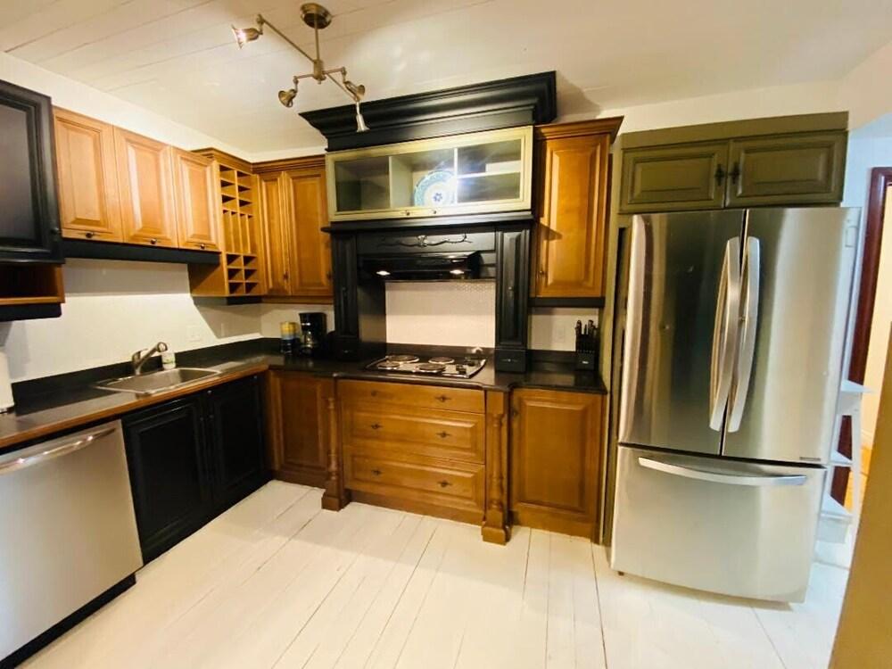 Cozy and Spacious 3BR Apt in Waterloo