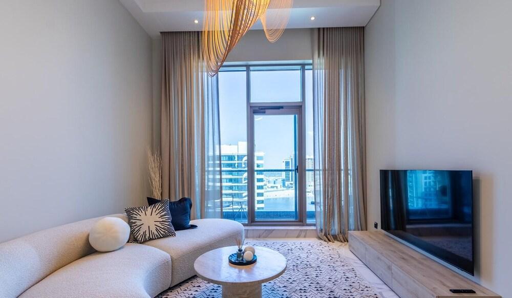 Homesgetaway - 2BR in J One Business bay