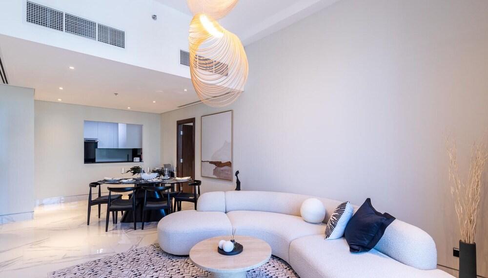 Homesgetaway - 2BR in J One Business bay