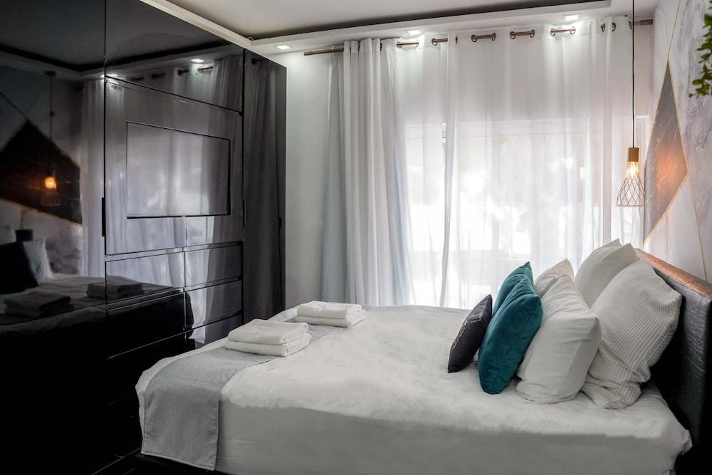 YalaRent Ivy Villa with Private Pool