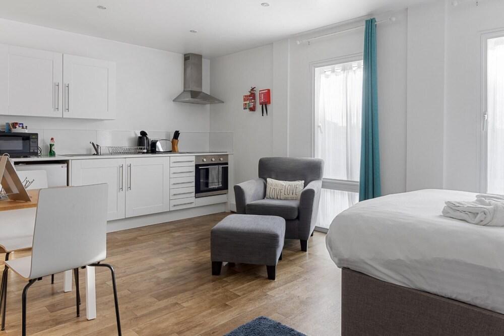 Exeter City Centre Apartments Baxter Apartment