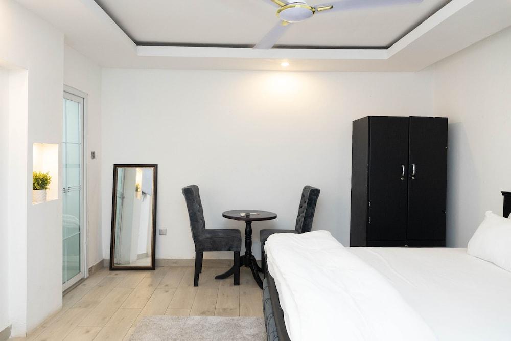 7 Brothers Apartments