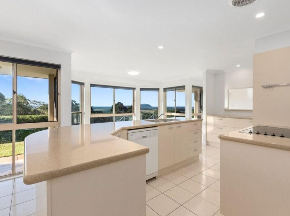 WHITE34- WHITECROSS RETREAT