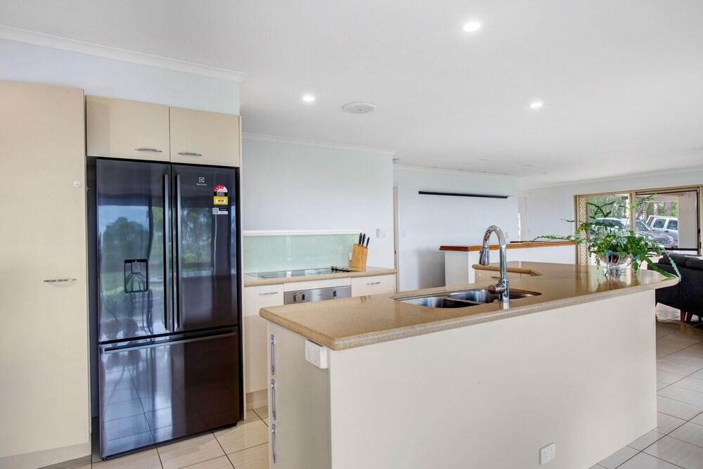 WHITE34- WHITECROSS RETREAT