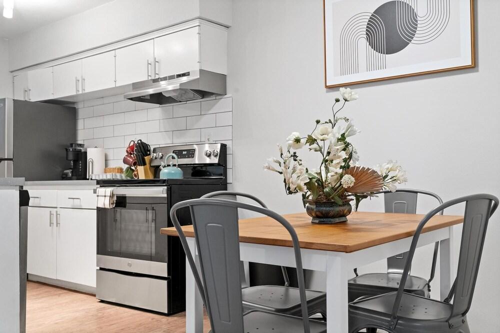 Stylish 1BR Near UT Highland Evonify