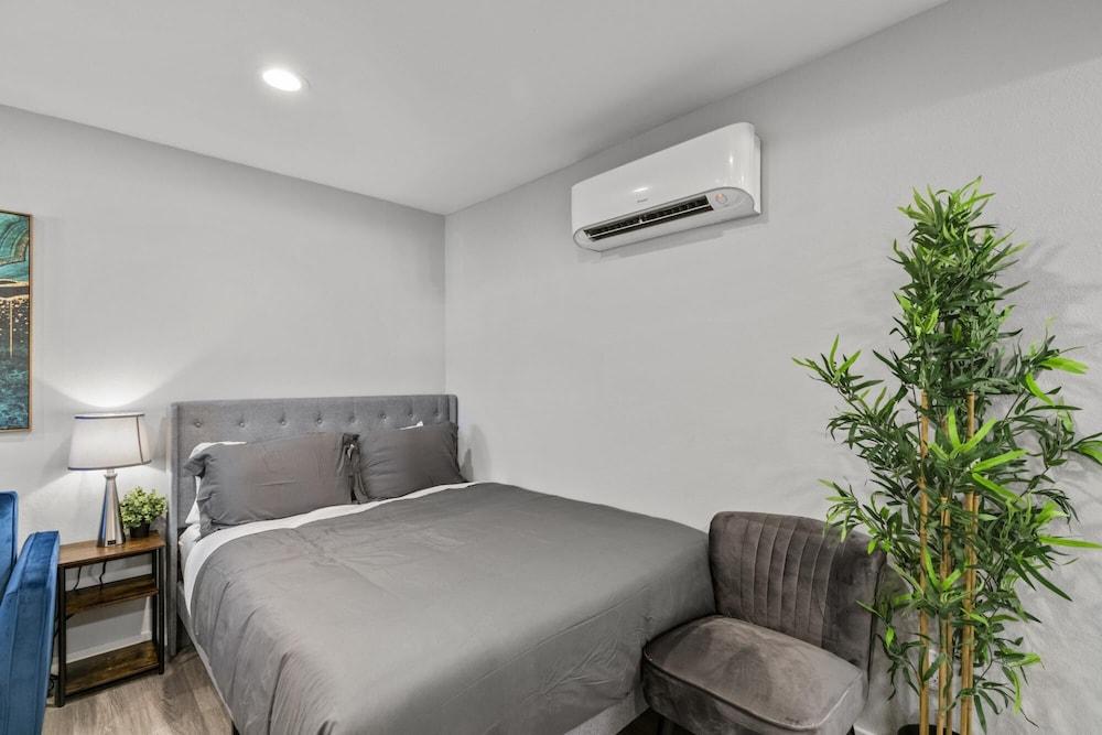 Stylish Studio Downtown Evonify