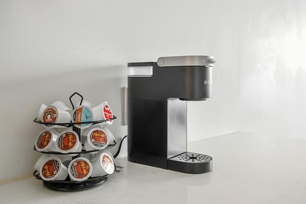 Luxury 2BR 30 Mins to Manhattan Evonify