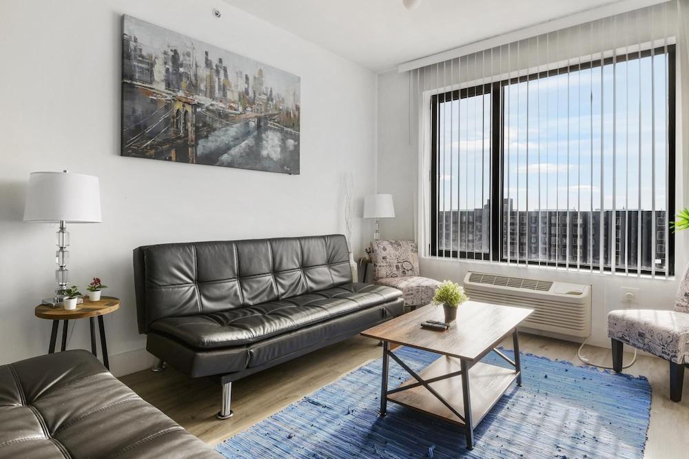 Luxury 2BR 30 Mins to Manhattan Evonify