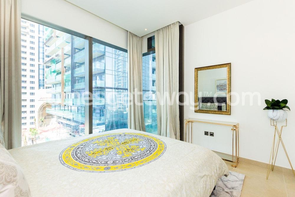 Homesgetaway- 2BR in Marina Gate Tower 2