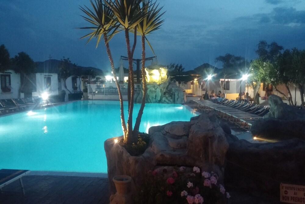 Bungalow Near The Beach 6