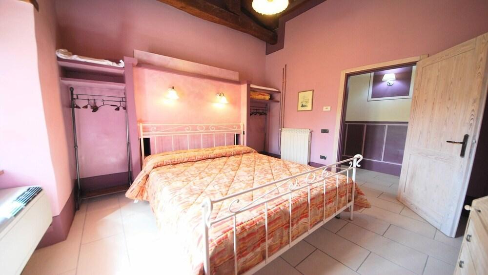 Very Pretty Spoleto-poolside-sleeps-20pool, Jacuzzi, Gardens - Views