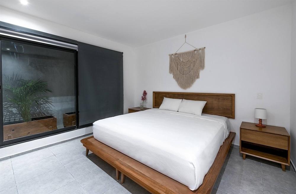 2 Br. Apt W/amazing Natural Lighting&location