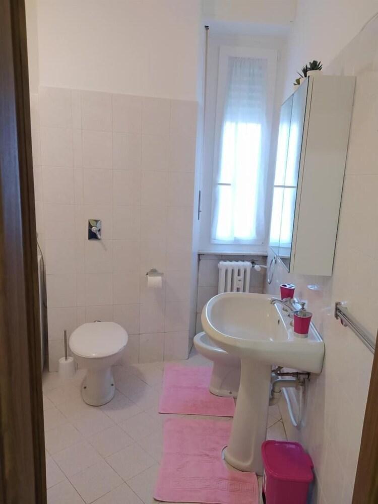 Golden Bed Home - Feel Like Home