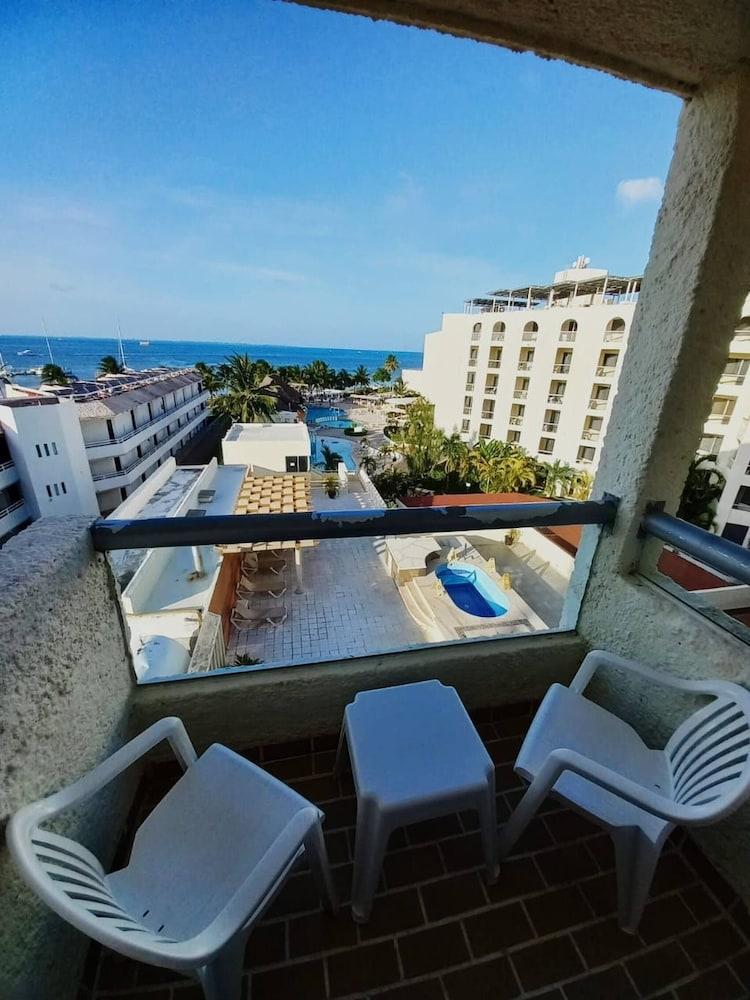 Room in Guest Room - Studio 502 Inside Cancun Resort