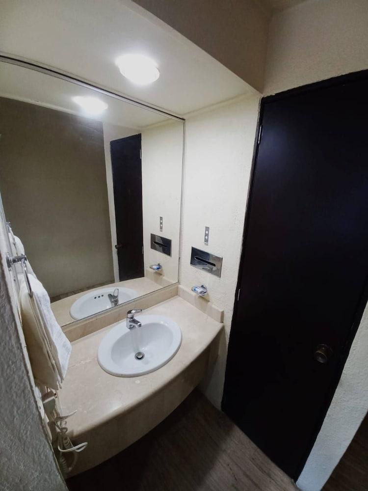 Room in Guest Room - Studio 502 Inside Cancun Resort