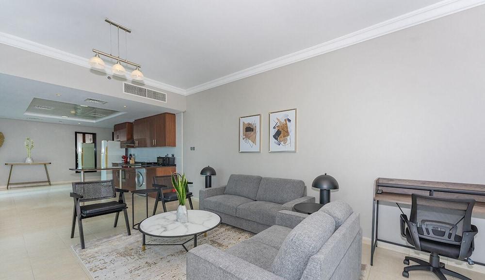 Homesgetaway - JLT Lake Views 1BR