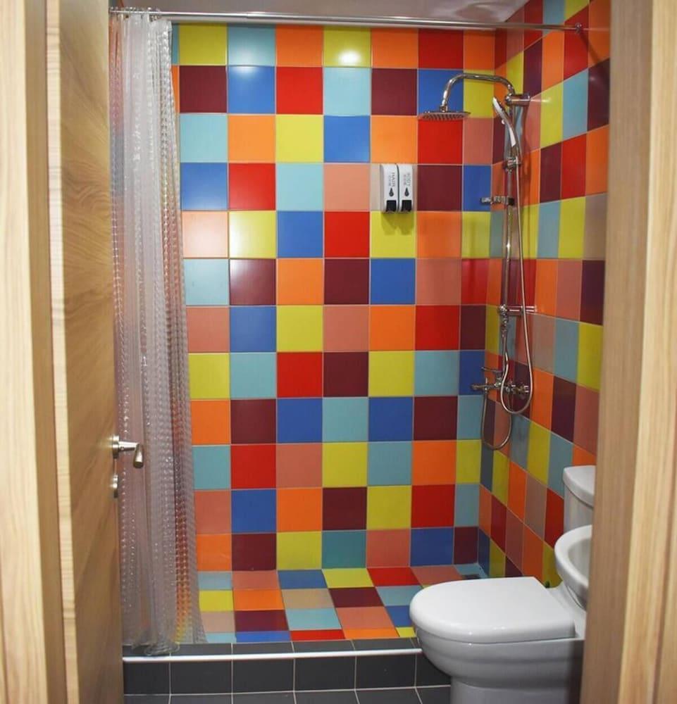 Pirgos Colorful Studio, Sleeps 2, Parking Wifi Ac