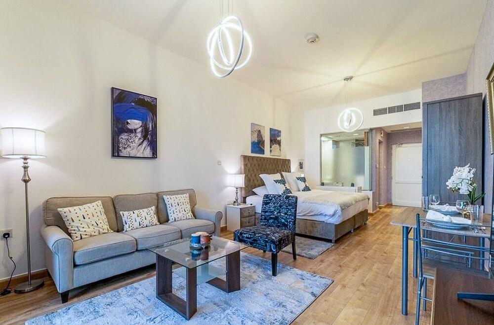 Homesgetaway - Studio in Palm Views East