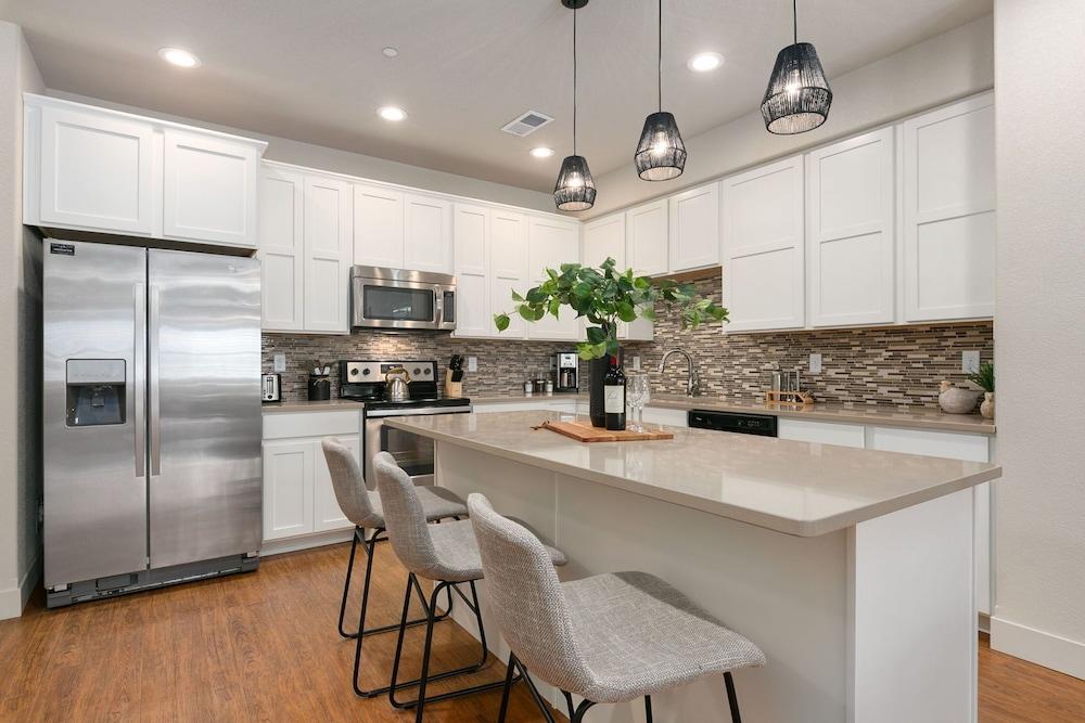 Urban Oasis near Breweries & Old Town - Free Bikes