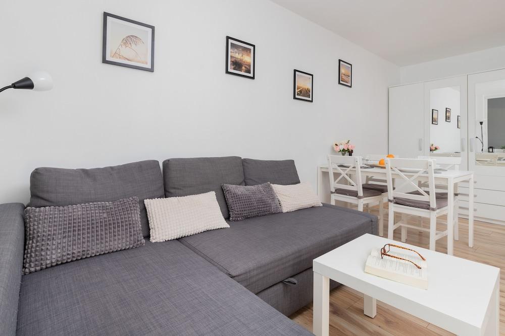 Pet-friendly Studio Gdansk by Renters