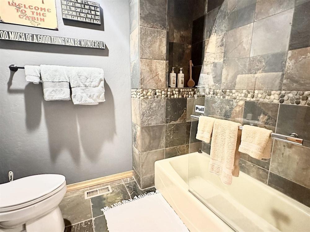 Mh138 Mountain Harbor Holiday Roost