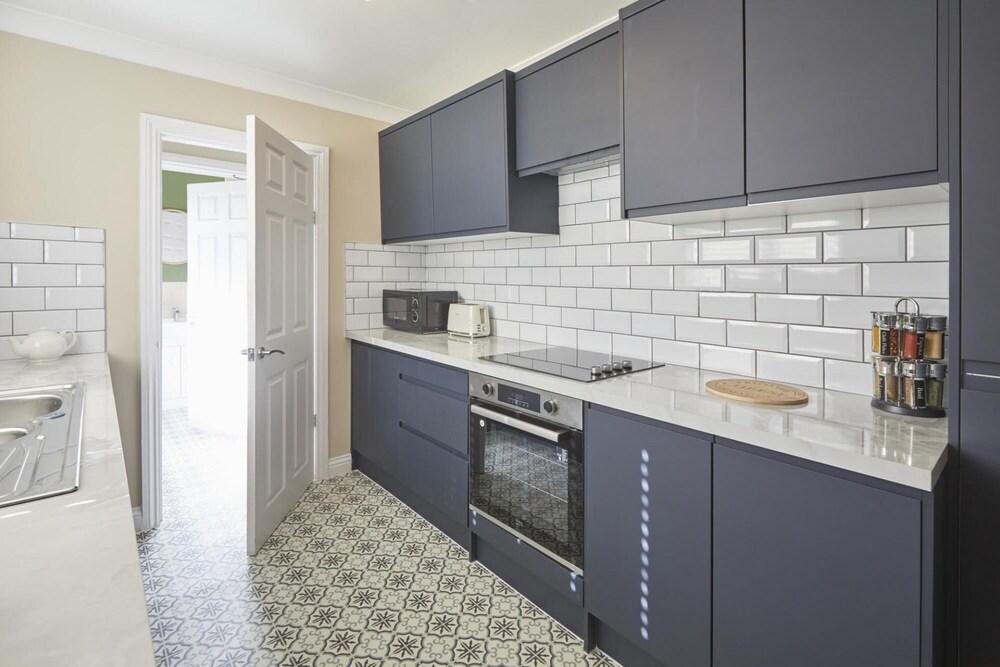 Host Stay Sand Dancers Stay