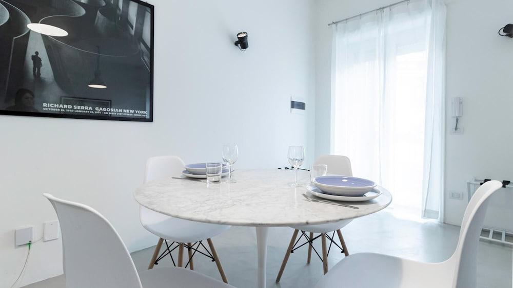 Italianway - Piazza Niccolo Tommaseo 2A