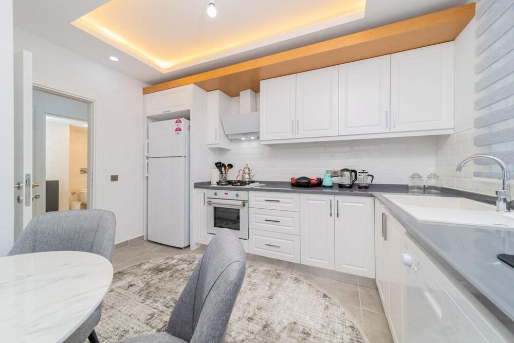 Central Located Big Spacious Flat in Muratpasa