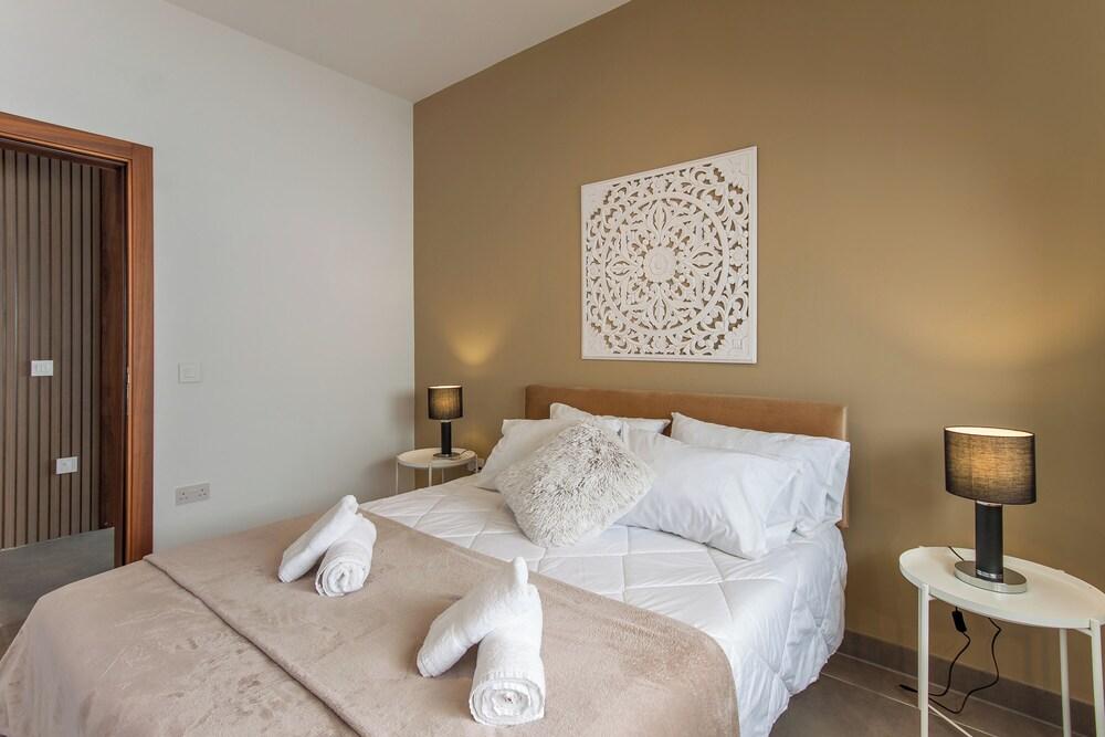 Exceptional Sunlit Apart Marsaskala Bay