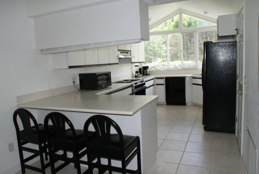 Swiss 15 - Lake Stephanie