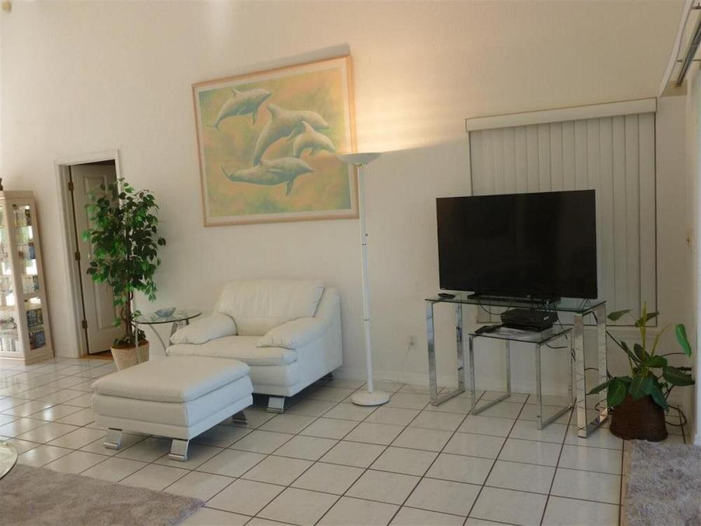 Swiss 22 - Lake Stephanie