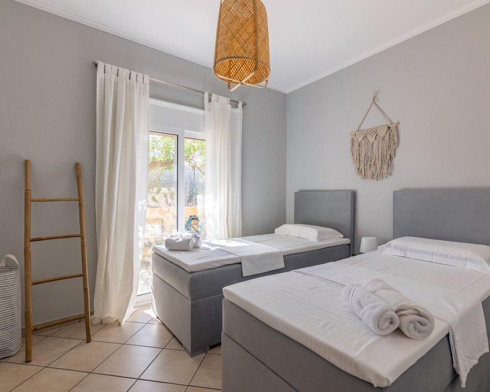 Luxury Garden Villa with Heated Pool