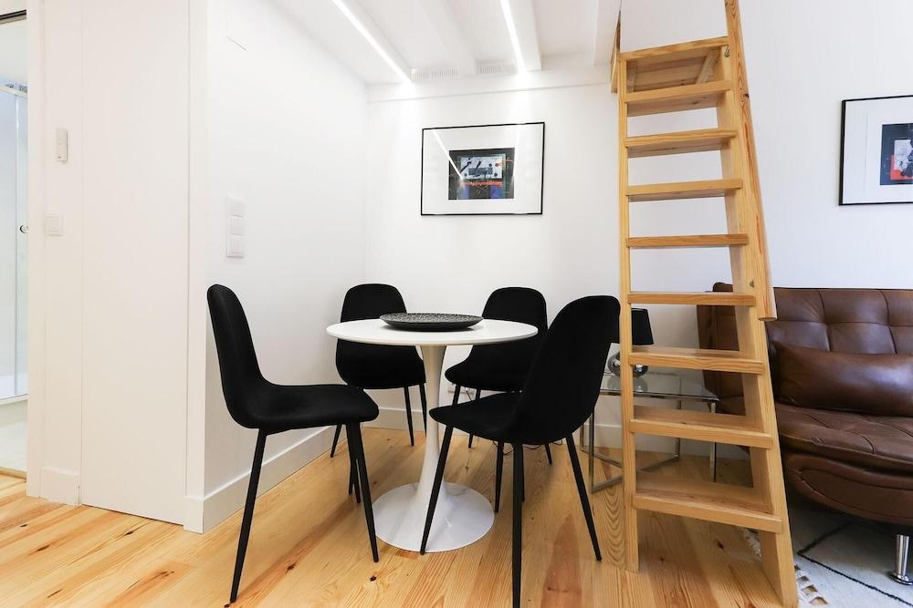 Charming Santos by Homing