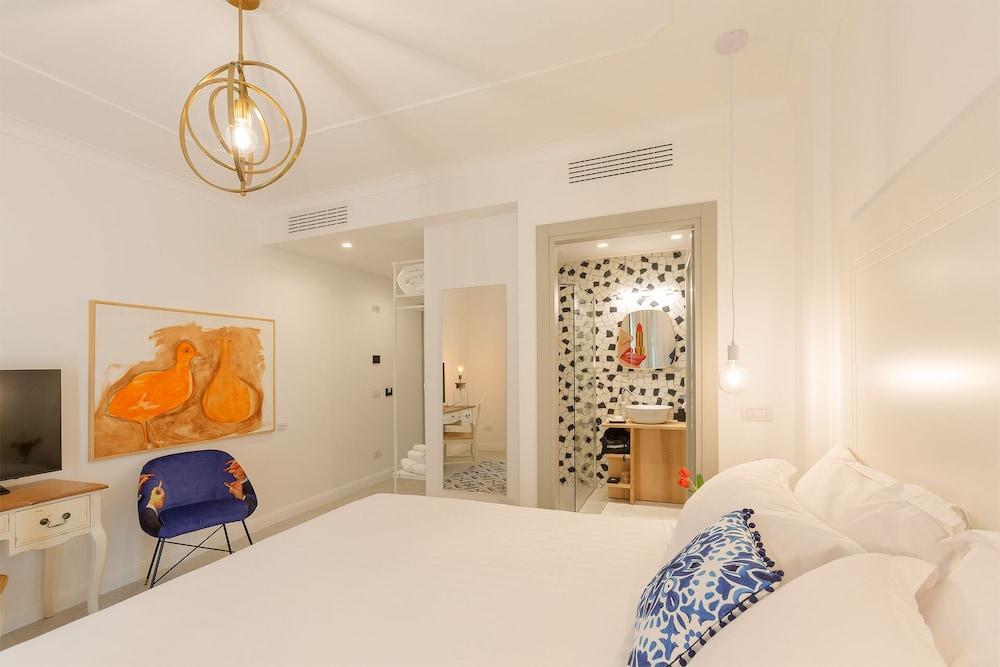 CasAunoE Boutique Hotel